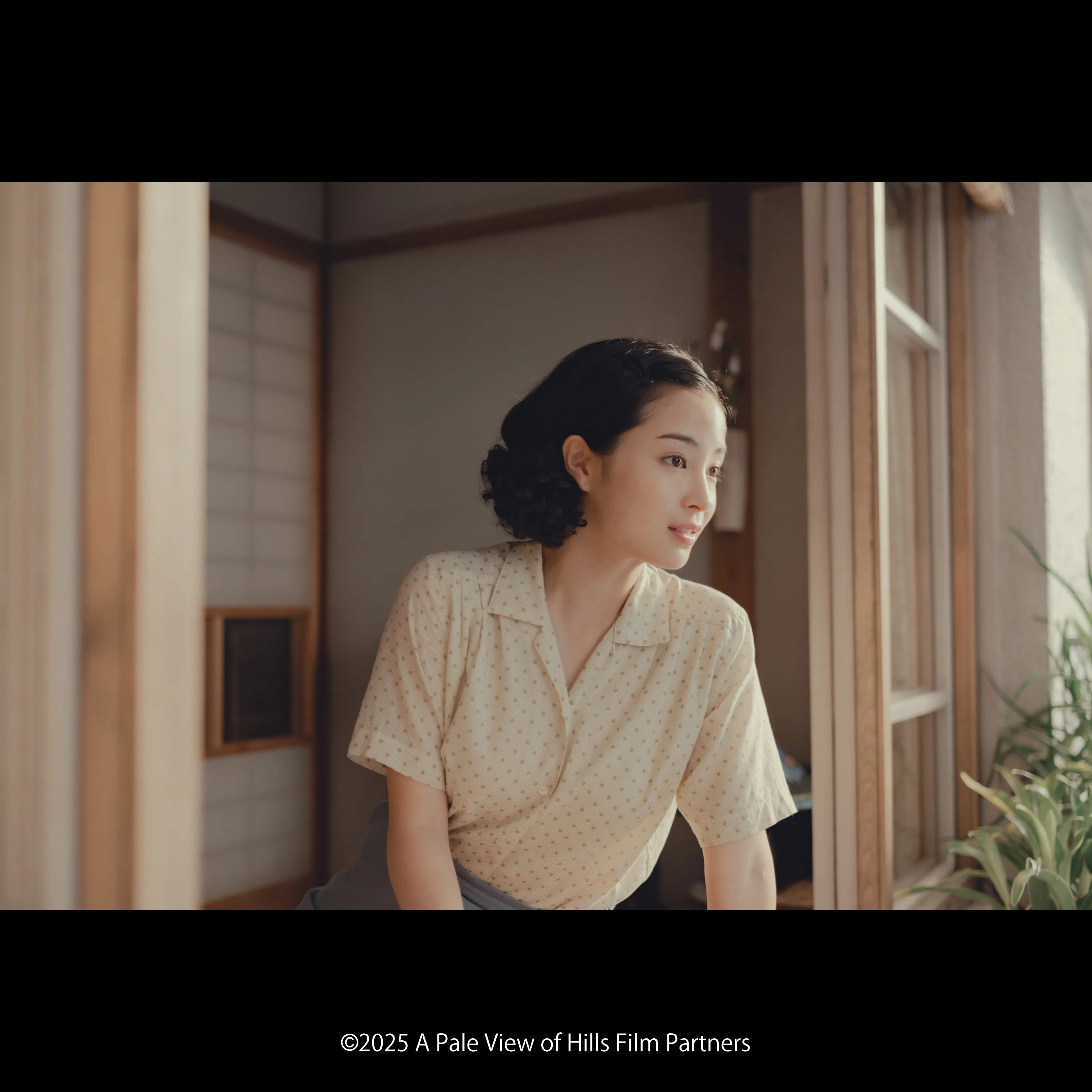 遠い山なみの光